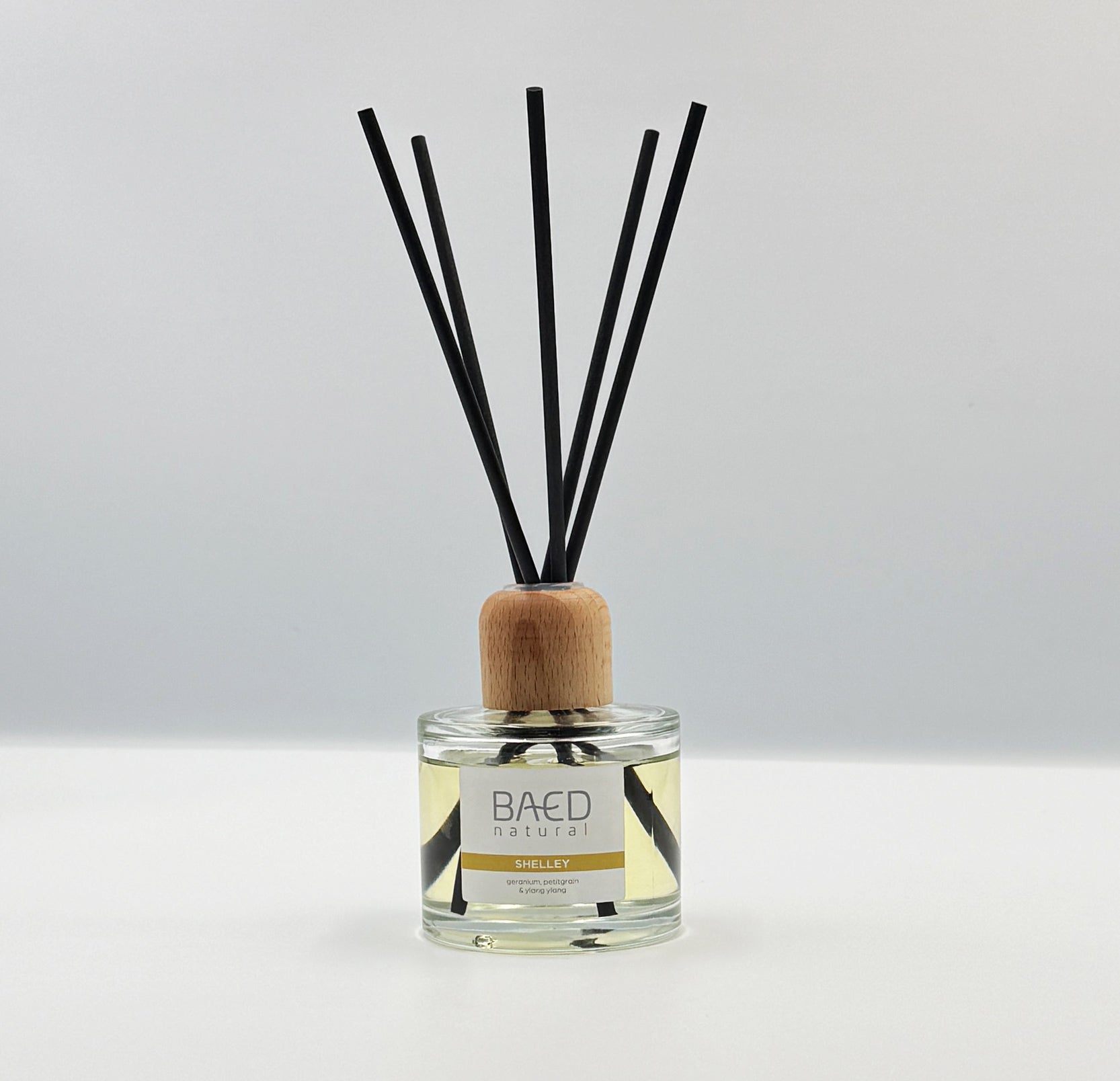 SHELLEY REED DIFFUSER WITH STICKS CLEAR GLASS BOTTLE WITH LABEL