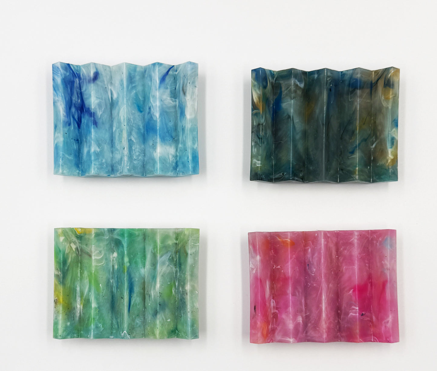 Zigzag soap dish straight on view. 4 colours made from recyled household plastic
